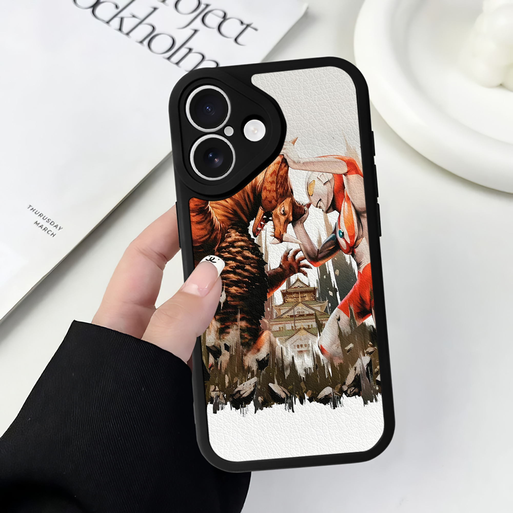 （画像用） ウルトラマン Ultraman 【iPhone 16シリーズ対応】シリコンスマホケース（レザー調） 材質：シリコン